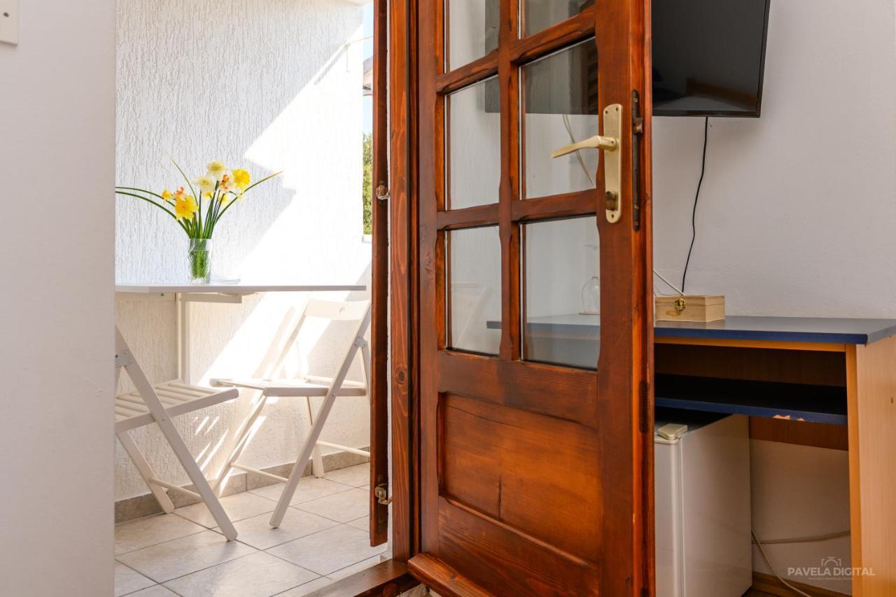 Sobe I Apartman Mareta Miholascica Exterior foto