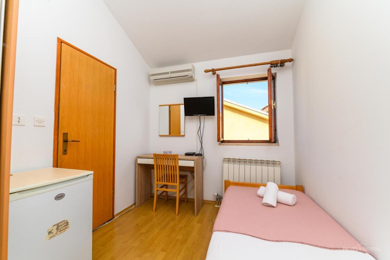 Sobe I Apartman Mareta Miholascica Exterior foto
